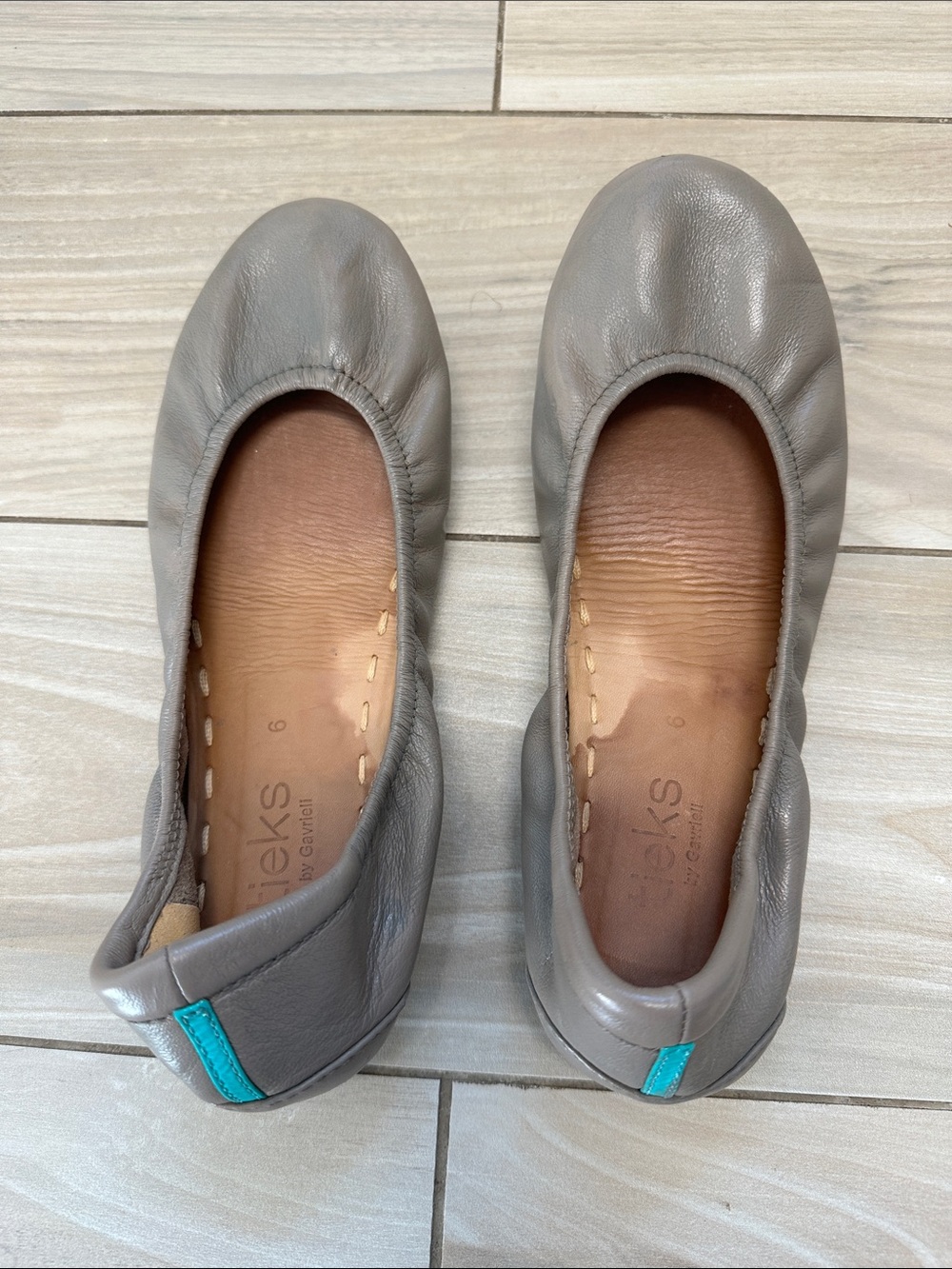 Tieks Leather Ballet Flats in Gryish Beige with Teal Heel Tab